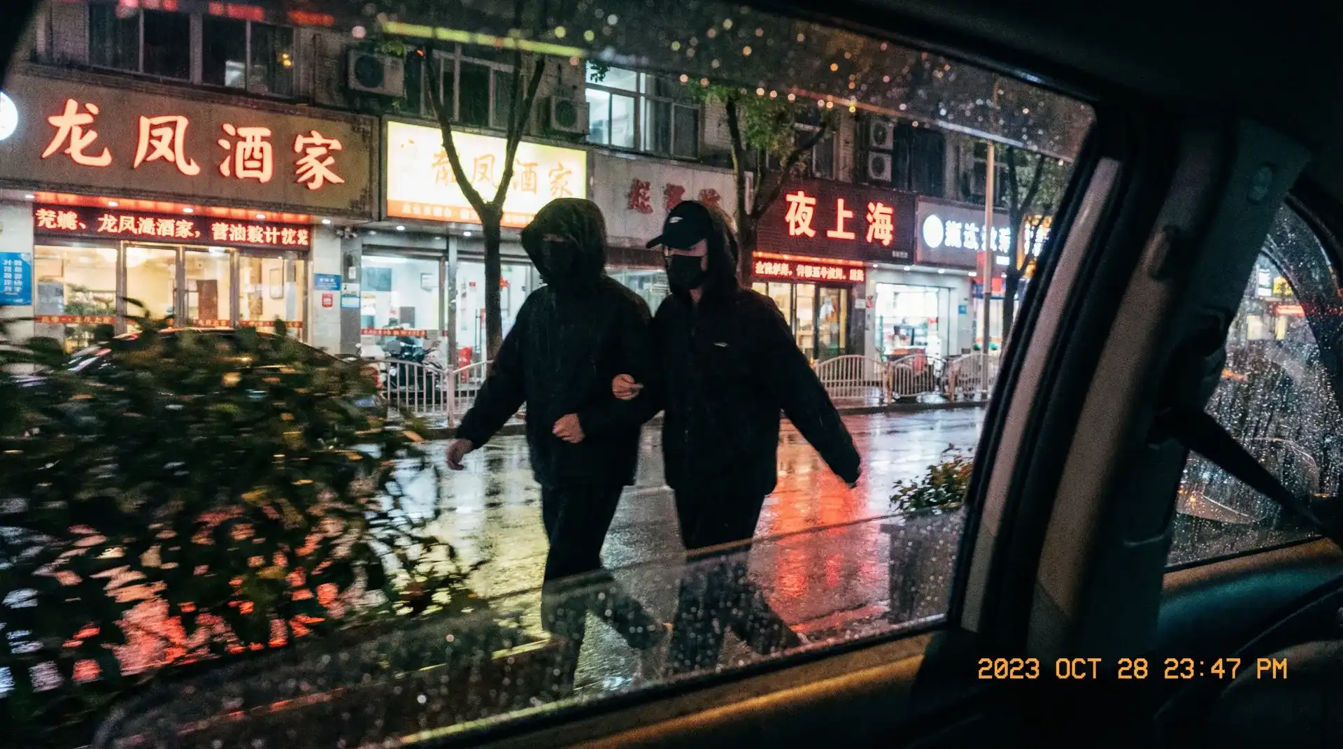 女王调教vk - 顶流明星深夜密会现场抓拍照片
